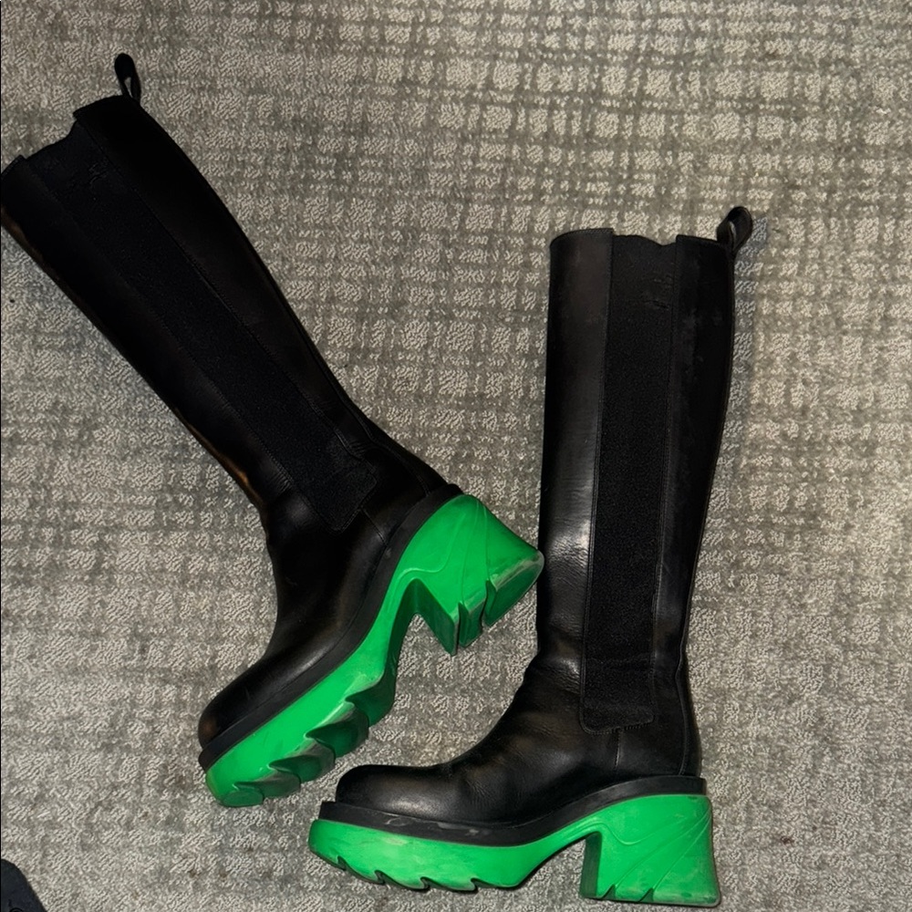 Stylish Black and Green Women's Boots